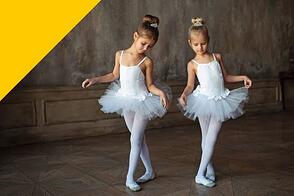 Niñas con tutú en la Escuela de Ballet de Colsubsidio