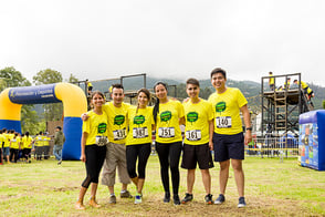 Un grupo de personas participando de las actividades recreativas de Colsubsidio.