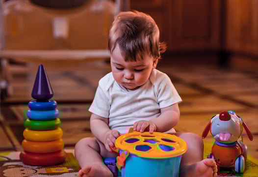 Bebé en actividades de estimulación