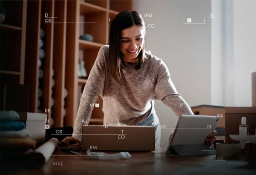 Una emprendedora validando los resultados de diagnóstico de la herramienta MiPyme.