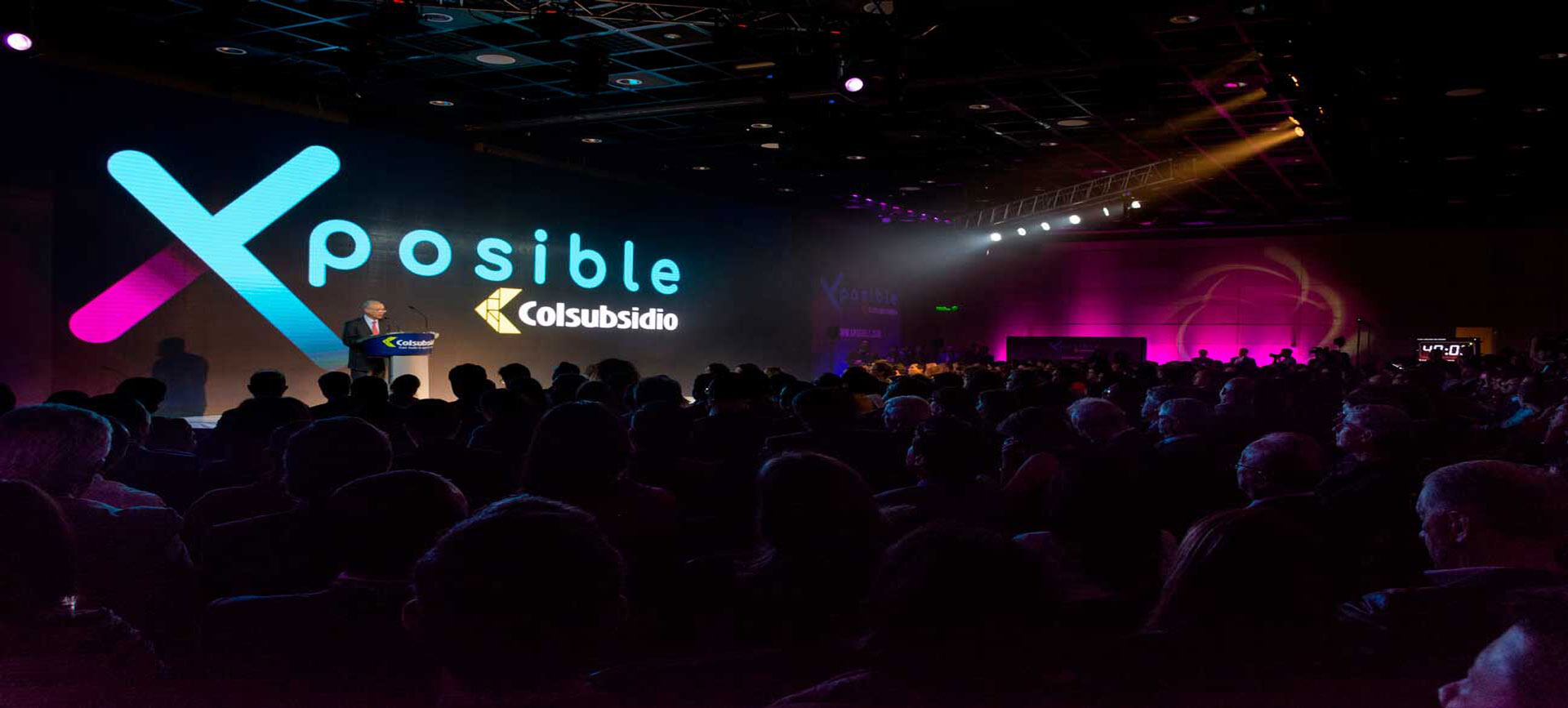 Una persona en conferencia, en un evento de Xposible colsubsidio.