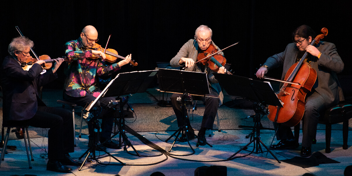Integrantes del cuarteto Kronos en concierto en el teatro Colsubsidio