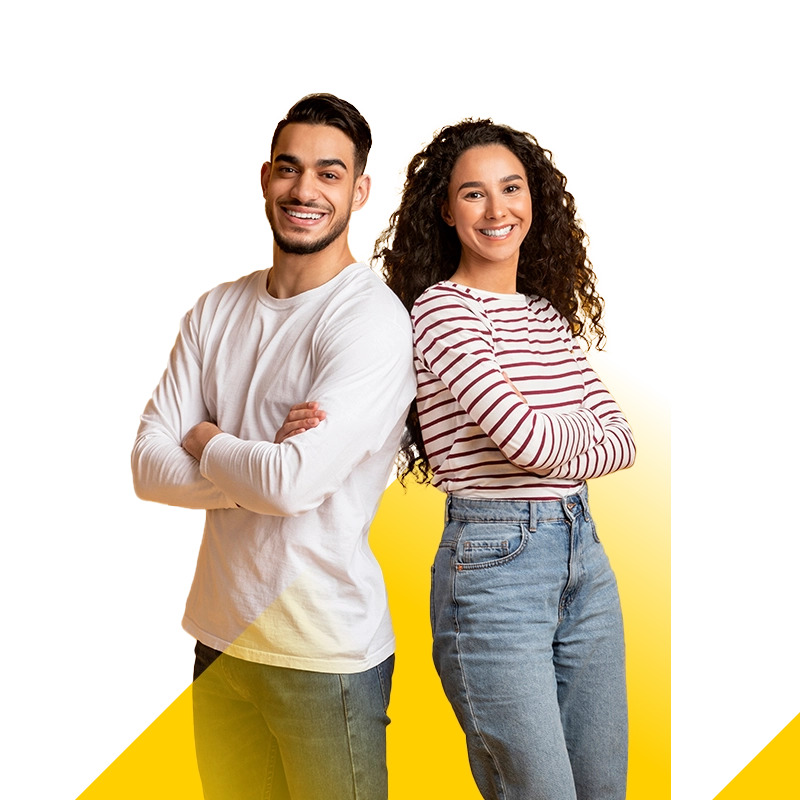 hombre y mujer sonriendo